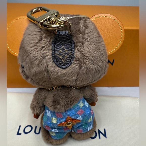 LV Louis Bear 🧸 - Picture 9 of 11